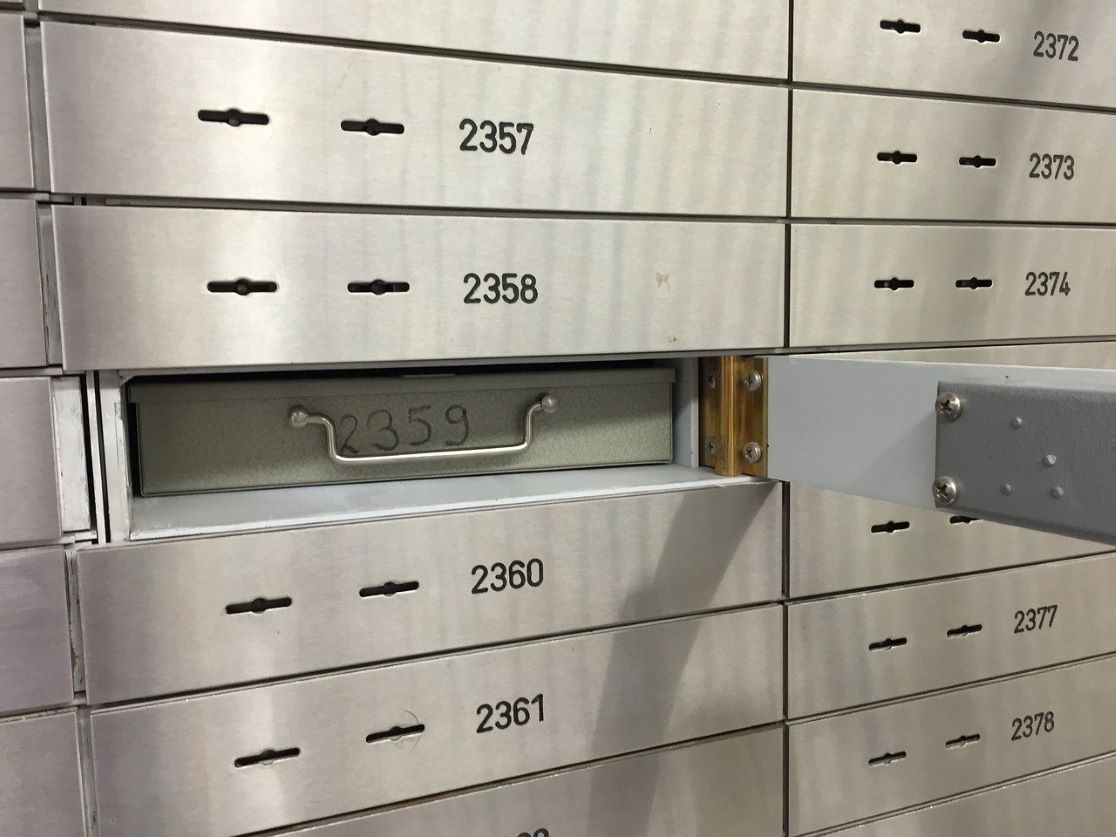 Safe_deposit_box